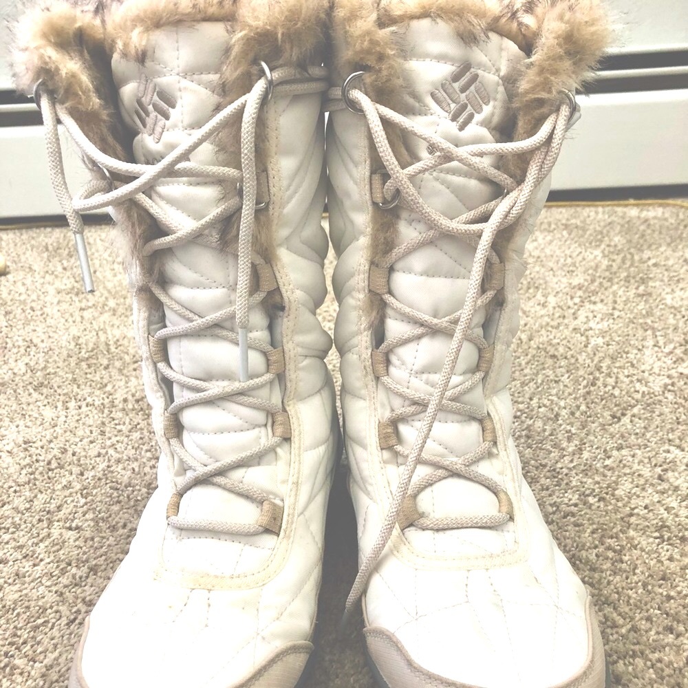 Columbia women’s snow boot size 10.5 Sea salt/ dark stone